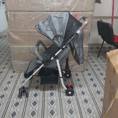 🚧 🍼 Cochecito de bebé – Precio: 50 USD Color: Negro ⚖️ Capacidad de peso Hasta 15–20 kg 🚧 - 2/5