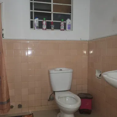 #240 CASA EN EL BAHÍA, HABANA DEL ESTE 📣🚪 puerta a calle y placa libre en la Calle 16 Cerca de la cafetería EL GARAJE. - 8/10