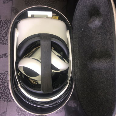 Oculus Meta Quest 2 - 4/4