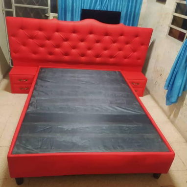 Se vende cama de lujo capitoniada - Img 118533605