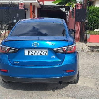 Vendo o negocioToyota Yaris, 2018 automático - Img 111695059