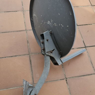 Vendo Plato de antena Directv original 47cm diametro. (SIN moco, LNB) - 2/2