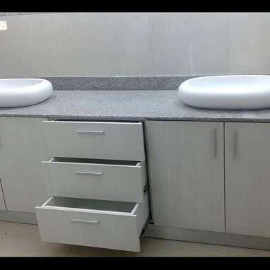 Muebles de cocina diferentes modelos bases y aéreos en MDF hidrófugo importado blanco - Img 107034169