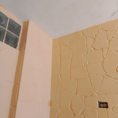 Venta de Casa en Centro Habana                    *CARACTERÍSTICAS*  * Puerta Calle * 3 Plantas * 3 cuartos * ⁠2 baños e - 9/9