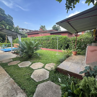 Venta de  casa independiente en la entrada de Santiago de Las Vegas, Avenida principal, Boyeros - 9/10