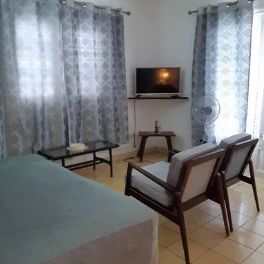 RENTA LINEAL EN EL VEDADO ,CASA MARIA ELENA, 1 HABITACIÓN CLIMATIZADA , BALCÓN, 2DO PISO +53 52463651  POR WHATSAPP ♥️ - Img 108416331