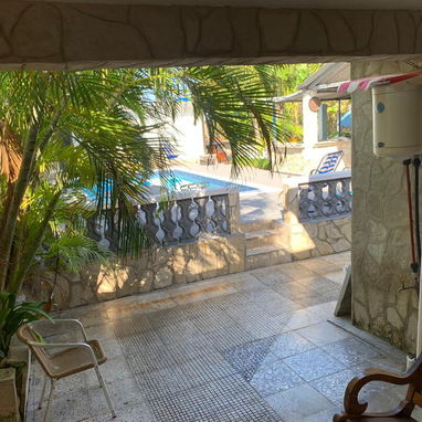 SE RENTA CASA DE 4 HABITACIONES CON PISCINA A DOS CUADRAS DE LA PLAYA DE GUANABO. 58858577 - Img 123298170