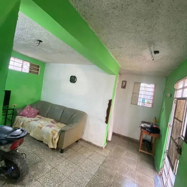 Vendo casa en Marianao pogolotti Cuenta con dos habitaciones contando también con sala, cocina comedor ,baño, traspatio - Img 126005569