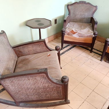 EN VENTA JUEGO DE SALA ANTIGUO. MUY BUEN ESTADO. CONTACTE AL WSAPP CON UNA OFERTA DE PRECIO !!! - Img 122846111