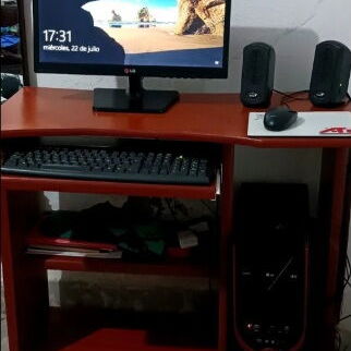 PC COMPLETA CUIDADITA Y BUENA CON ULTIMA VERSIÓN DE WINDOWS 10 - 6/8