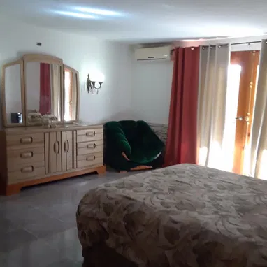 Casa de renta  con piscina en playa - Img 102409974