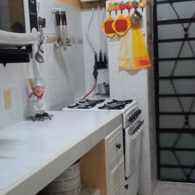 Renta de apartamento independiente en el Vedado, ideal para estudiantes. - Img 100330159