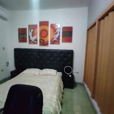 Apto capitalista cerca de 23 y 26 en el Vedado con 4 cuartos !!! - Img 110899205