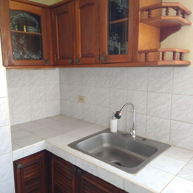 Apto en nuevo vedado cerca del zoológico y Barbarán, 2 cuartos y 2 baños, 1er piso, azotea libre , 2 terrazas 1 cubierta - 9/10
