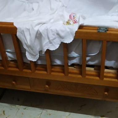 Cuna de madera con gavetas - 2/2