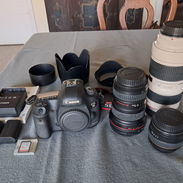 Canon 5D Mark III con 3 lentes y accesorios - Img 55477986