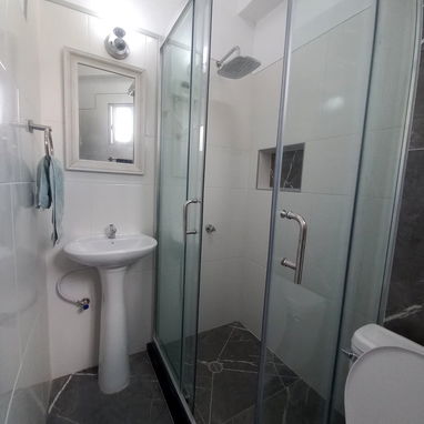 SE RENTA APTO PRIVADO DE UNA HABITACIÓN EN EL VEDADO, TERCER PISO. 54026428 - Img 120328901