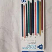 Lápices de colores, vasos plásticos con asa y yoyos - Img 56094584