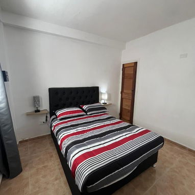 Venta de bonito, pequeño apto en Vedado. 1/4. 2dopiso c todo incluído - 7/9