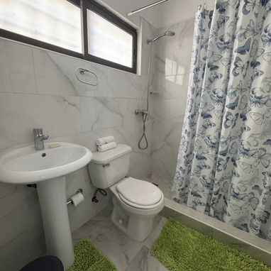 Renta Hostal de 6 habitaciones - Img 122254124