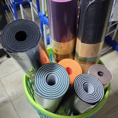Estera de yoga, diseñada para ser libre de látex y PVC. - Img 122588438