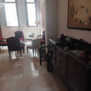 🍽️🚕🗺️ Casa Amplia de 5 Cuartos en el Corazón de La Habana Vieja REF 1305 - Img 94193978