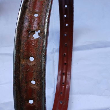 Vendo llanta 18 para moto de uso sin rayos - 2/4