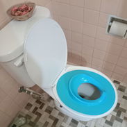 Asiento portátil para inodoro para bebés - Img 54767258