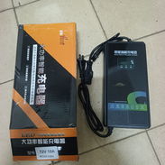 Cargador de batería litio 72V 10A NUEVO EN CAJA - Img 58246507