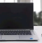 Dell Latitude GAMA ALTA 9520  * Procesador Intel i7 11th  4.80 ghz (turbo)  * Gráficos  Intel iris Xe 7.9GB compartidos - Img 50157407