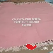 Baberos, tapita baño, frazadita y otros de canastilla excelente estado - Img 50182727