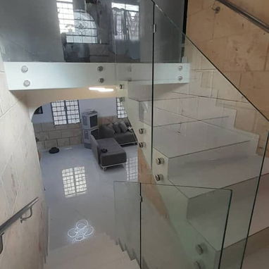 🤩 💯 🔝 🔨 🪛 RECIENTE INSTALACIÓN 🪛 🔨 🔝 💯 🤩 Barandal para escalera, de cristal 10mm, sujetado con herrajes - Img 121582037