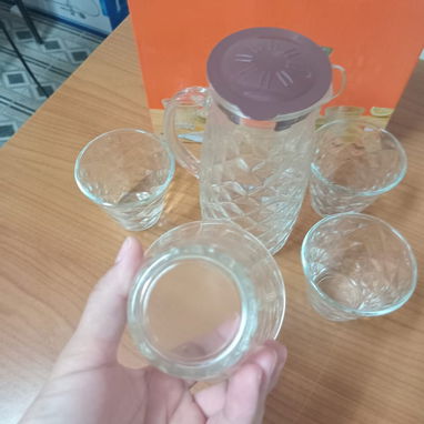 JUEGO DE JARRA DE VIDRIO CON 4 VASOS, ENTREGA DE FACTURA, VARIEDAD DE ÚTILES DEL HOGAR, ETC - Img 124971667