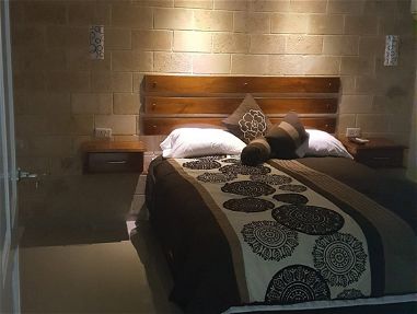 Se vende cama tamaño queen solo es la cama con el colchon - Img main-image