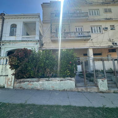 Venta de Casa en el Vedado – Ubicación Premium IS - Img 120004640