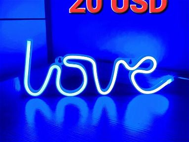 Cartel lumínico LUZ led neón azul Love ideal para decorar cualquier espacio o negocio - Img main-image