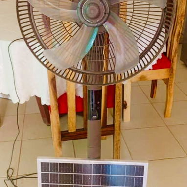 ‼️Súuper Oferta ‼️ 🌬️ Ventilador Recargable Sanumo con Panel Solar y Bombillo LED - Img 124270302