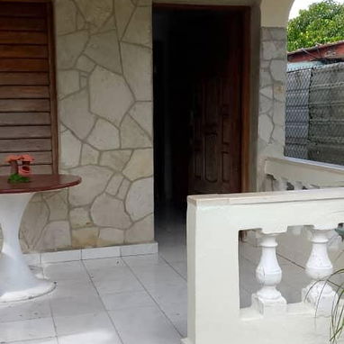 Se vende planta baja en Guanabo ubicada a tres cuadras de la playa los 3 caballitos - 2/10