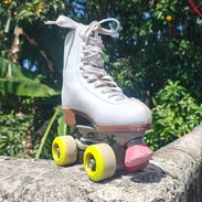 Hermosos patines, elegantes y duraderos, de uso y bien cuidados, están cosidos para reforzar - Img 55915554