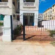 Venta de apartamento planta baja en el vedado con carpoch - Img 55359123