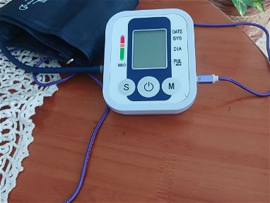 NUEVO / Gratis cable USB / Aparato para medir presión / Medidor de presión arterial / 53865708 - Img main-image