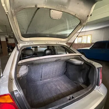Hyundai accent del 2005 - 6/10