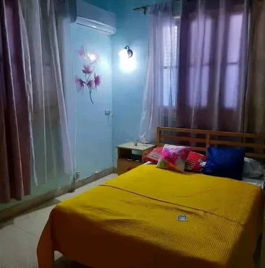 Venta de casa totalmente independiente en Miramar Playa. Cerca de 5ta y 3ra. Se trata de una vivienda independiente, cap - Img 99549871