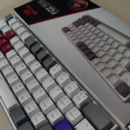 Vendo teclado mecánico casi nuevo - Img 57630605