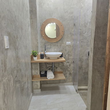Apartamento interior de una habitación en Centro Habana,edificio capitalista ,con todo lo que se ve en las fotos . COMPR - 4/5