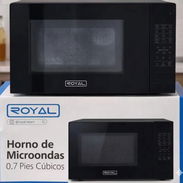 Microondas Royal de 20 Litros (0.7 Pies Cúbicos) | Diseño Moderno y Panel Digital - Img 54436106