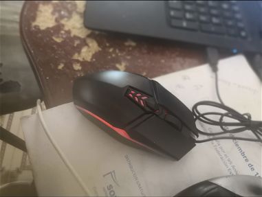 Mouse gamer RGB de 6 botones, diseño único y ergonómico - Img main-image
