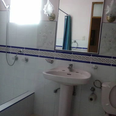 RENTO LINDO APTO INDEP.DE UNA HAB. EN EL CORAZON DEL VEDADO -tel. 53864035 - Img 96698171