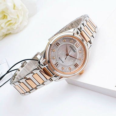 CITIZEN ECODRIVE AREZZO (EM0876-51D) DE MUJER CON CRISTAL ZAFIRO , 32MM EN ACERO INOXIDABLE , NUEVO A ESTRENAR 58049738 - Img 120971957