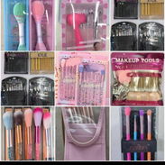 Variedad de Brochas de maquillaje - Img 56117277